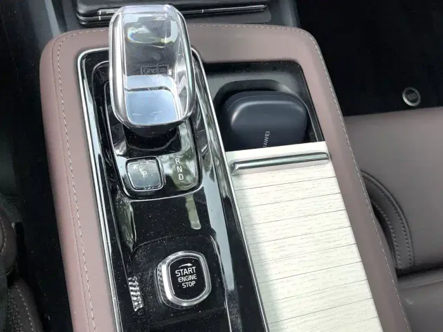 Volvo S90 — Фото автомобиля 6