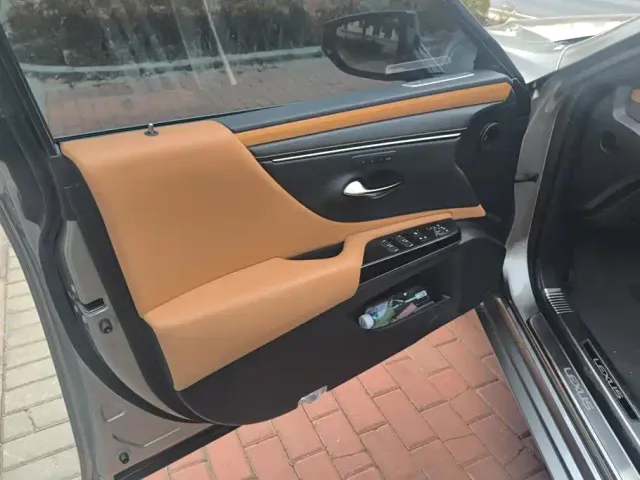 Lexus ES — Фото автомобиля 7