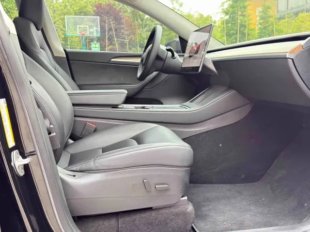 Tesla Model Y — Фото автомобиля 7