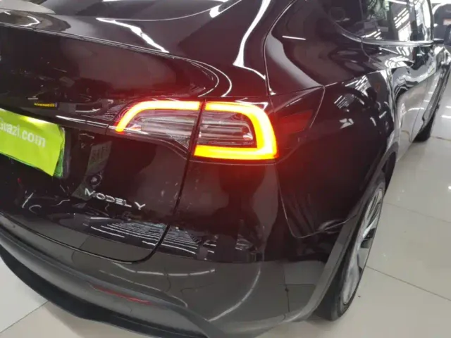 Tesla Model Y — Фото автомобиля 7