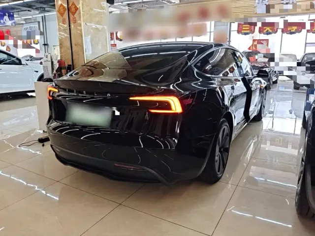 Tesla Model 3 — Фото автомобиля 6