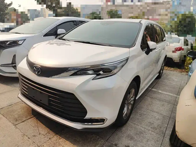 Фотография автомобиля — Toyota Sienna