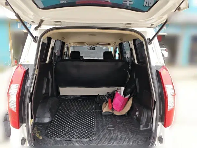 Wuling Hongguang — Фото автомобиля 20