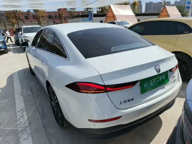 Roewe D7 — Фото автомобиля 4