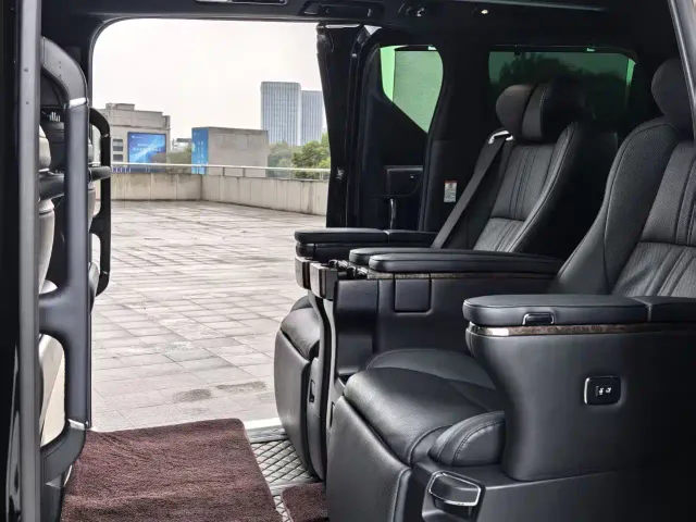 Toyota Alphard — Фото автомобиля 16