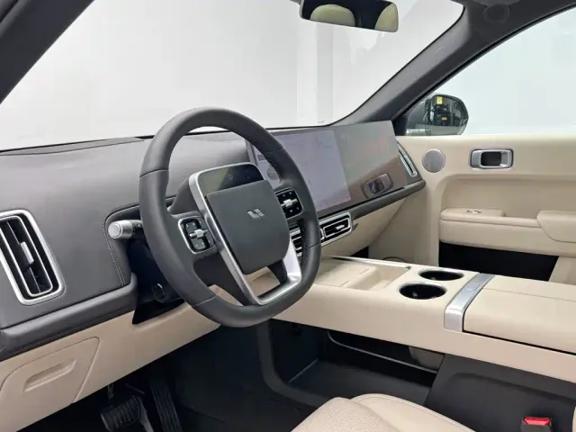Li Auto L8 — Фото автомобиля 16