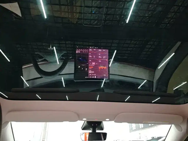 Tesla Model Y — Фото автомобиля 17