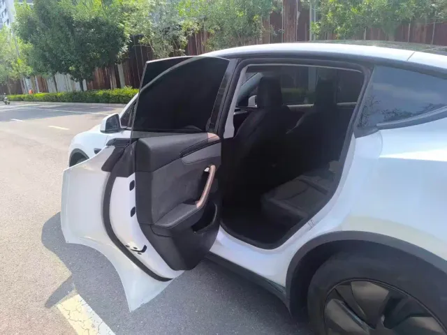 Tesla Model Y — Фото автомобиля 13