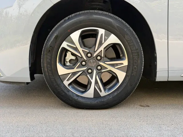 Maxus G90 — Фото автомобиля 23
