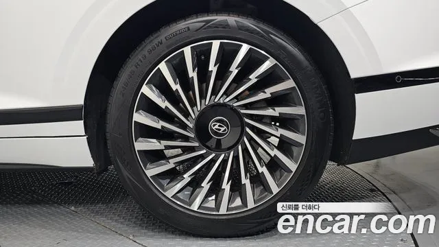 Hyundai Grandeur Grandeur (GN7) 2.5 Бензин 2WD — Фото автомобиля 20