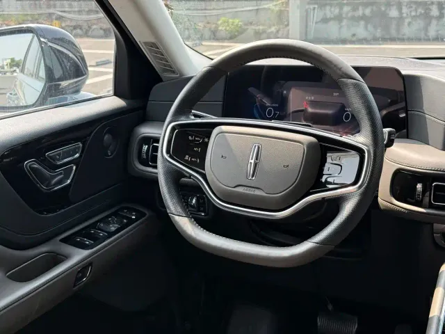Lincoln Aviator — Фото автомобиля 20