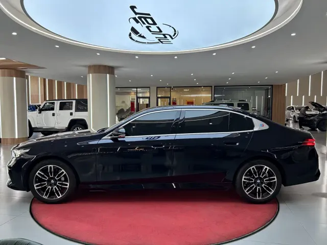 BMW 5 Series — Фото автомобиля 8