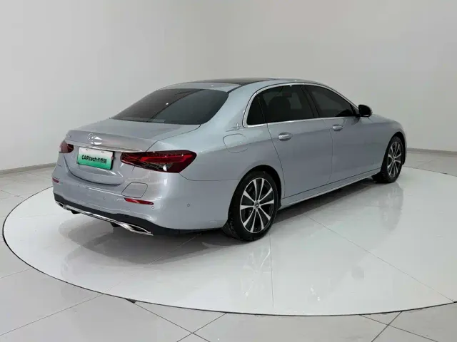 Mercedes-Benz E-Class — Фото автомобиля 26