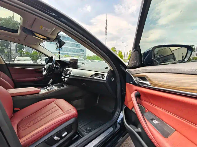 BMW 5 Series — Фото автомобиля 3