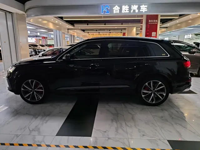 Audi Q7 — Фото автомобиля 5