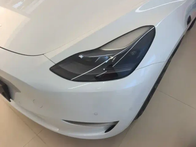 Tesla Model Y — Фото автомобиля 23