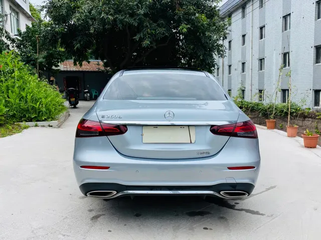 Mercedes-Benz E-Class — Фото автомобиля 5