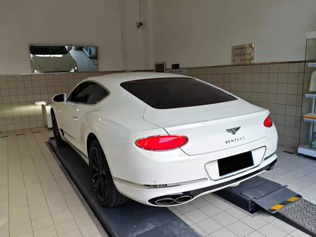 Bentley Continental — Фото автомобиля 12