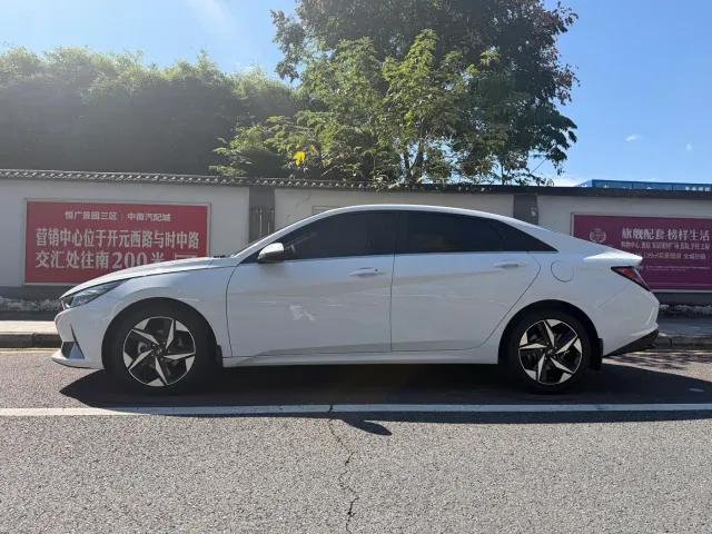 Hyundai Elantra — Фото автомобиля 7