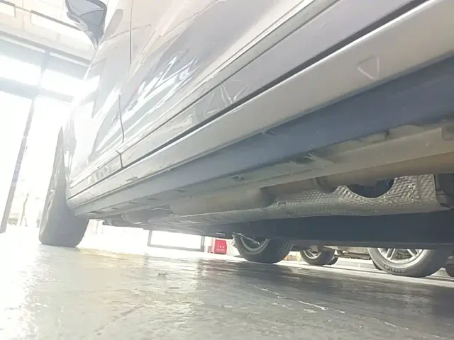 Roewe iMAX8 — Фото автомобиля 21