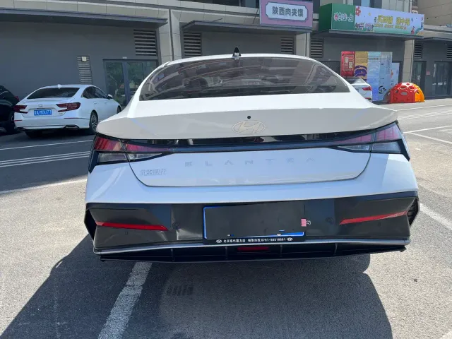 Hyundai Elantra — Фото автомобиля 5