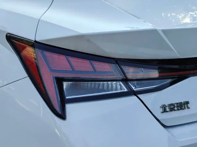 Hyundai Elantra — Фото автомобиля 8