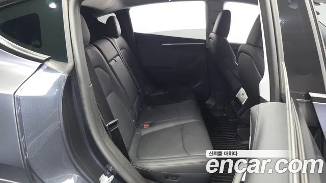 Tesla Model Y — Фото автомобиля 11