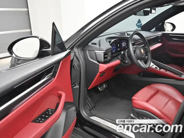 Porsche Macan Electric — Фото автомобиля 11