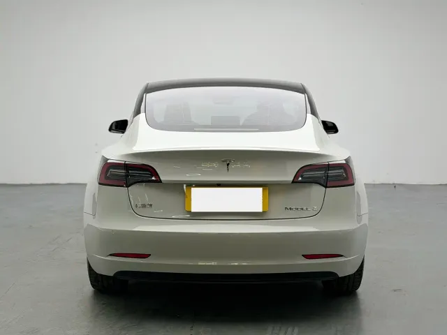 Tesla Model 3 — Фото автомобиля 5