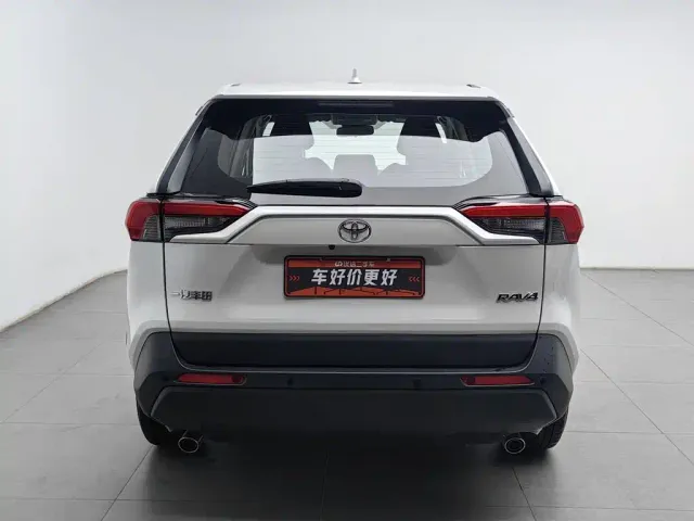 Toyota RAV4 — Фото автомобиля 4