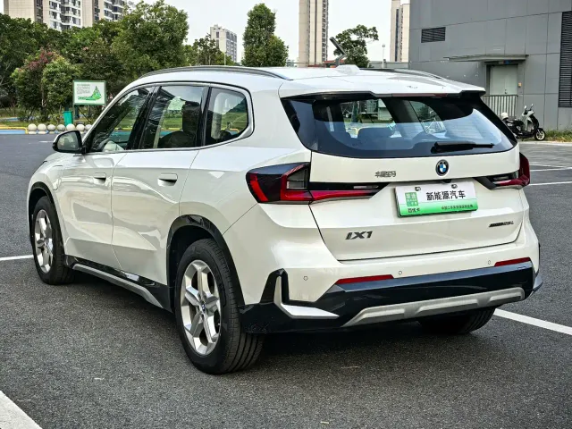 BMW iX1 — Фото автомобиля 14