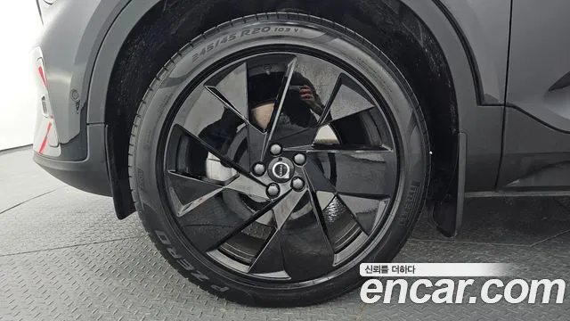 Вольво XC40 B4 Black Edition — Фото автомобиля 5