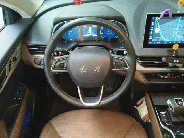 Hongqi E-QM5 — Фото автомобиля 6