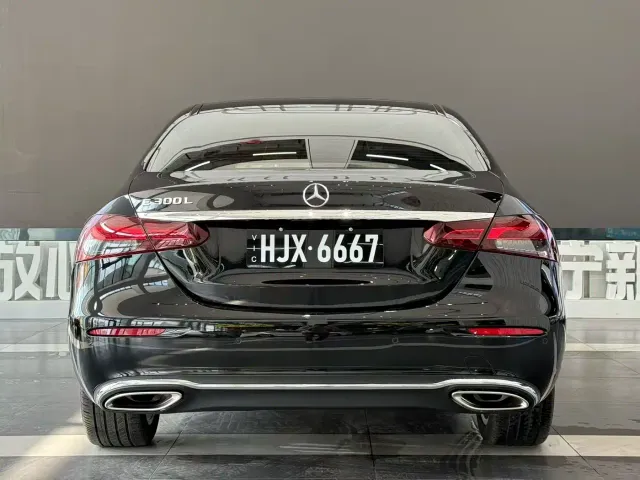Mercedes-Benz E-Class — Фото автомобиля 3