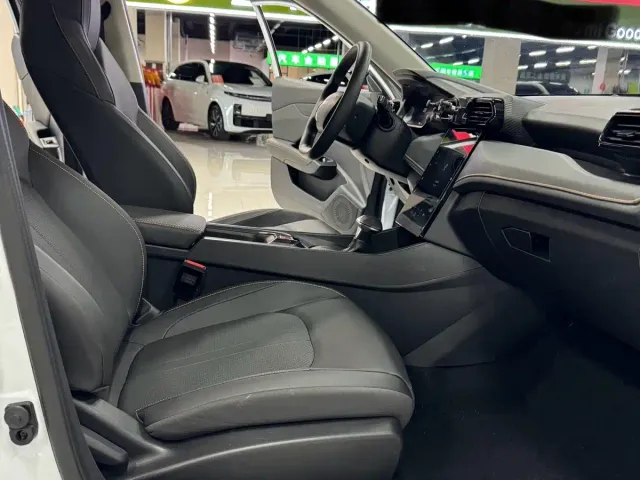 Dongfeng Yixuan — Фото автомобиля 14