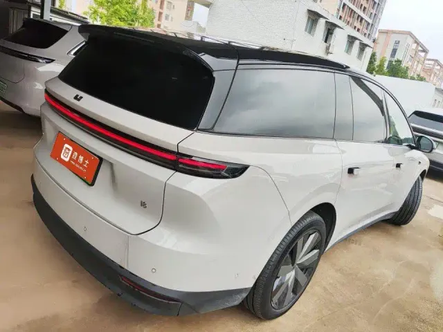 Li Auto i8 — Фото автомобиля 2