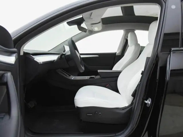 Tesla Model Y — Фото автомобиля 7