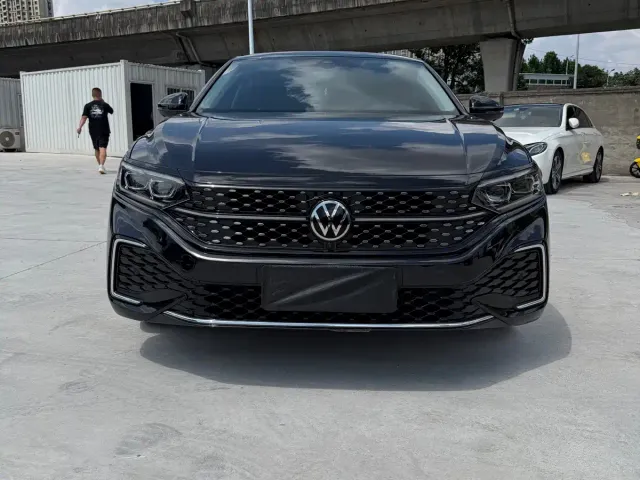 Volkswagen Passat — Фото автомобиля 2
