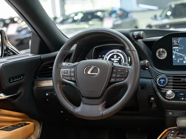 Lexus LS — Фото автомобиля 14