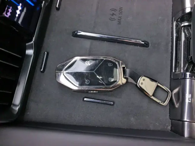 BYD FangChengBao Leopard 8 — Фото автомобиля 8