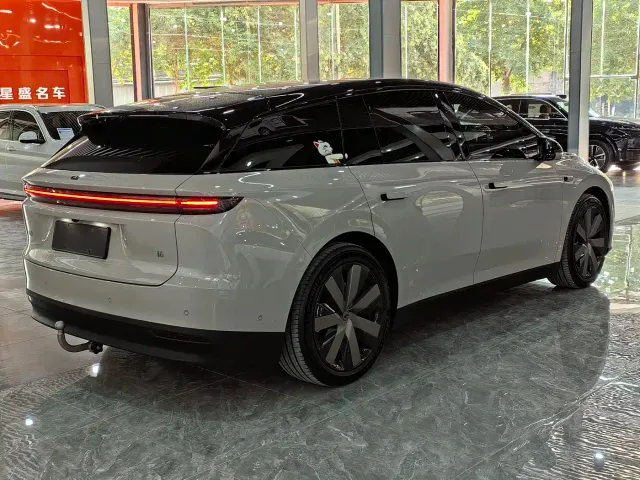 Li Auto i6 — Фото автомобиля 4