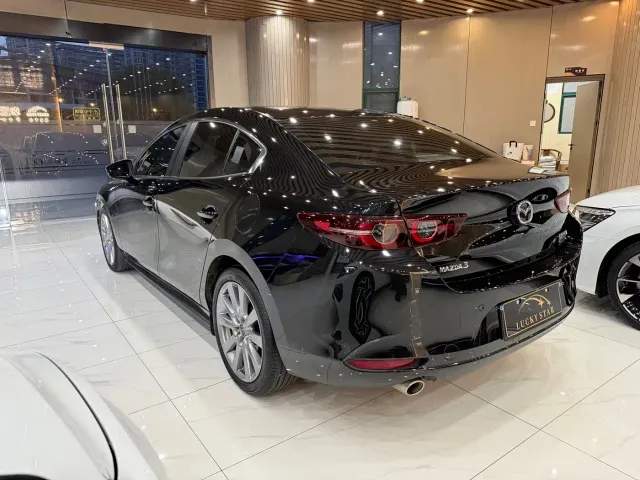 Mazda Axela — Фото автомобиля 4