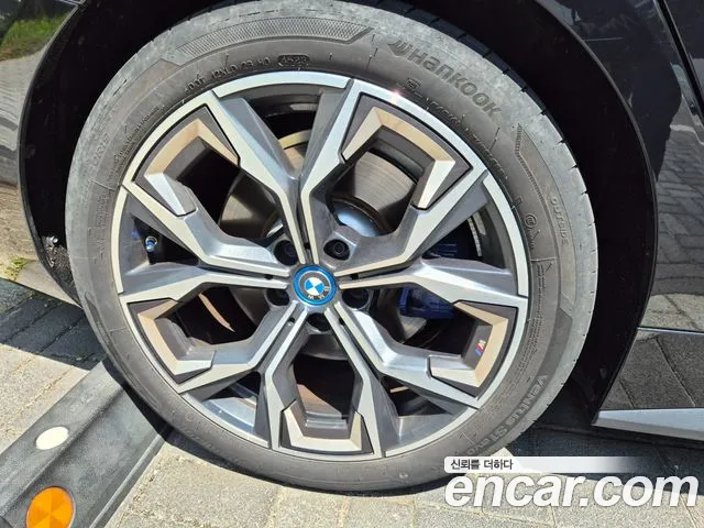 BMW i4 — Фото автомобиля 16