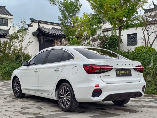 Roewe i5 — Фото автомобиля 6