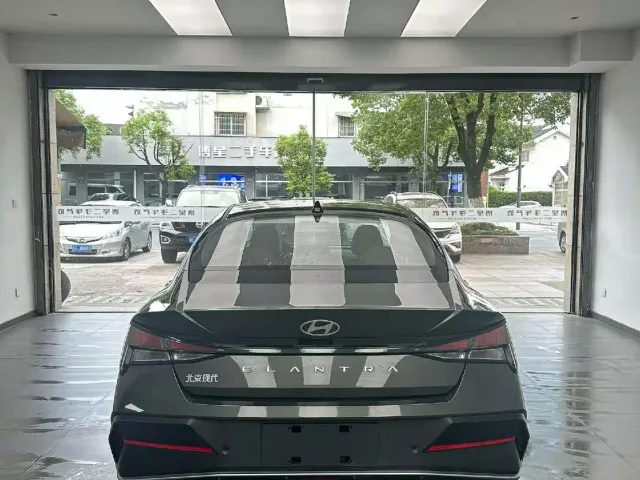 Hyundai Elantra — Фото автомобиля 8