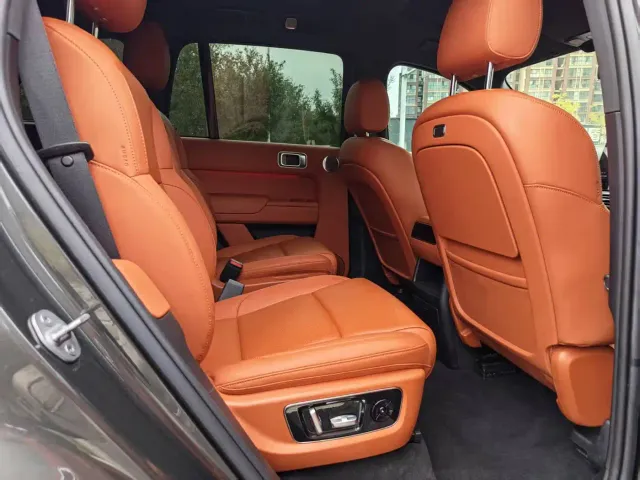 Li Auto L8 — Фото автомобиля 20