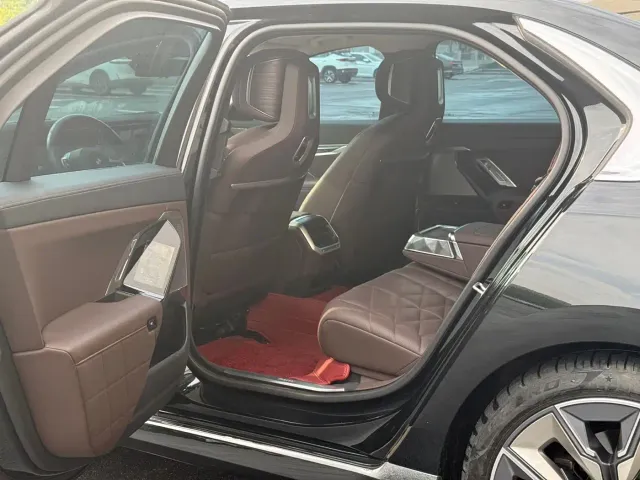 BMW 7 Series — Фото автомобиля 6