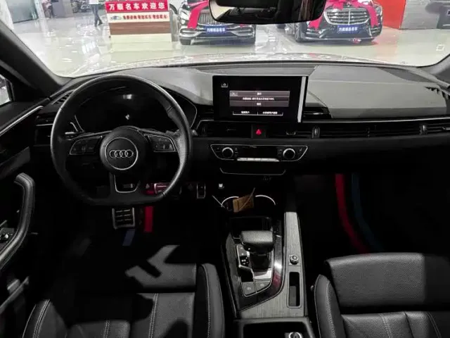 Audi A4L — Фото автомобиля 12