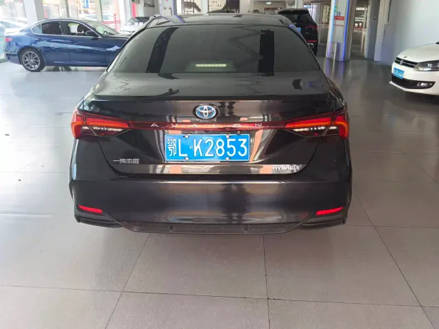 Toyota Avalon 2022 Hybrid 2.5L Luxury Edition — Фото автомобиля 8