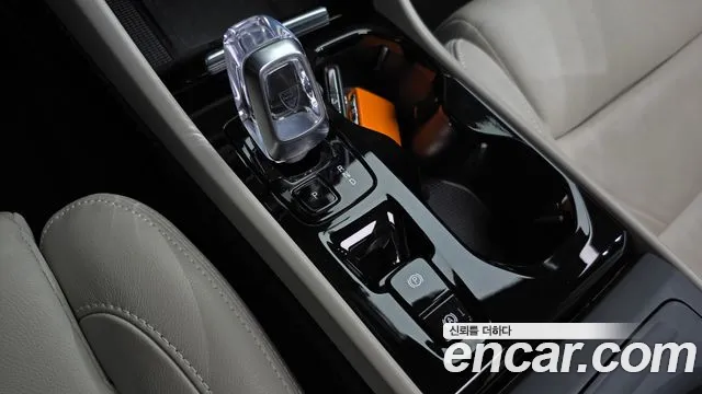 Вольво XC40 B4 Ultimate Bright — Фото автомобиля 8